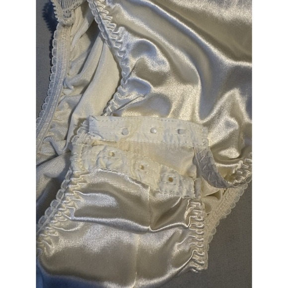 Victoria's Secret Ivory Satin Lace Trim Teddy Bodysuit Lingerie Medium Vintage - Picture 8 of 13